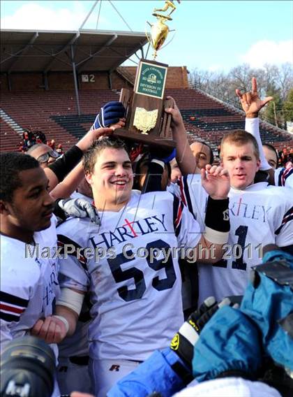 Thumbnail 3 in Chagrin Falls vs. Bishop Hartley (OHSAA D4 Final) photogallery.