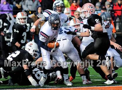 Thumbnail 2 in Chagrin Falls vs. Bishop Hartley (OHSAA D4 Final) photogallery.