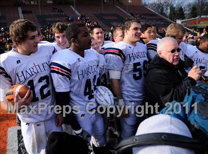 Thumbnail 1 in Chagrin Falls vs. Bishop Hartley (OHSAA D4 Final) photogallery.