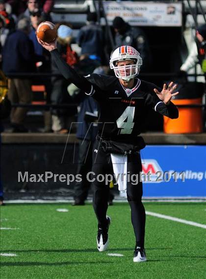 Thumbnail 2 in Chagrin Falls vs. Bishop Hartley (OHSAA D4 Final) photogallery.