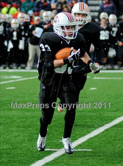 Thumbnail 2 in Chagrin Falls vs. Bishop Hartley (OHSAA D4 Final) photogallery.