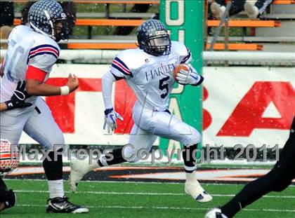 Thumbnail 3 in Chagrin Falls vs. Bishop Hartley (OHSAA D4 Final) photogallery.