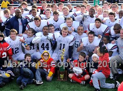 Thumbnail 1 in Chagrin Falls vs. Bishop Hartley (OHSAA D4 Final) photogallery.