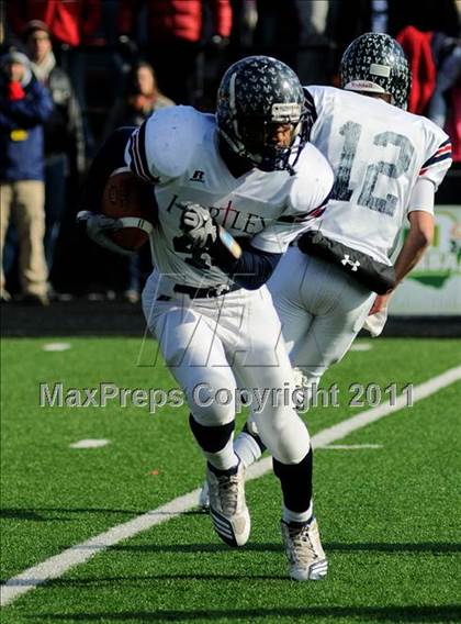 Thumbnail 2 in Chagrin Falls vs. Bishop Hartley (OHSAA D4 Final) photogallery.