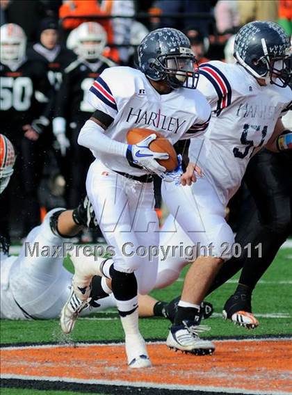 Thumbnail 1 in Chagrin Falls vs. Bishop Hartley (OHSAA D4 Final) photogallery.