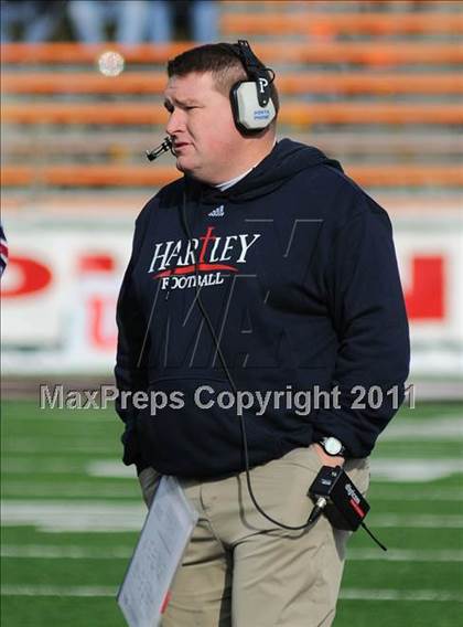 Thumbnail 1 in Chagrin Falls vs. Bishop Hartley (OHSAA D4 Final) photogallery.