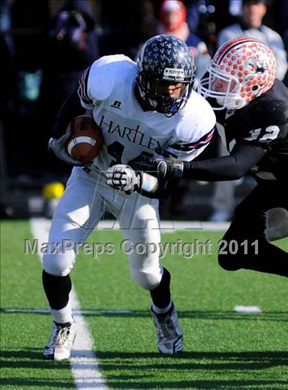 Thumbnail 1 in Chagrin Falls vs. Bishop Hartley (OHSAA D4 Final) photogallery.