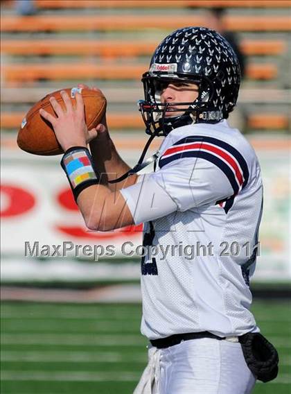 Thumbnail 2 in Chagrin Falls vs. Bishop Hartley (OHSAA D4 Final) photogallery.