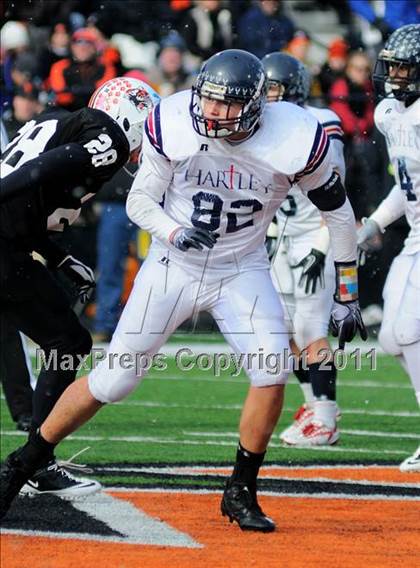 Thumbnail 2 in Chagrin Falls vs. Bishop Hartley (OHSAA D4 Final) photogallery.