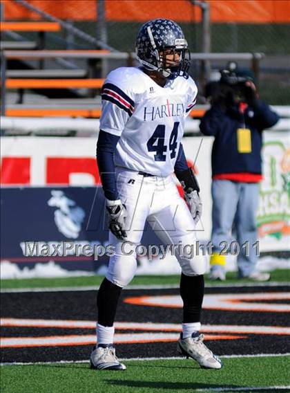 Thumbnail 2 in Chagrin Falls vs. Bishop Hartley (OHSAA D4 Final) photogallery.