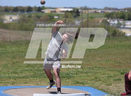 Thumbnail 2 in AAA 4A Regional Track & Field Meet photogallery.