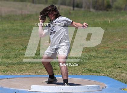 Thumbnail 3 in AAA 4A Regional Track & Field Meet photogallery.