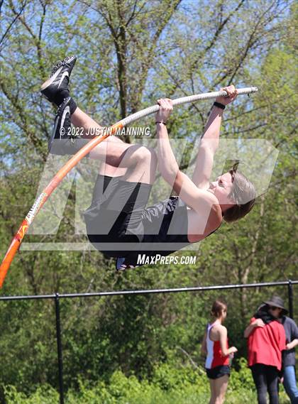 Thumbnail 3 in AAA 4A Regional Track & Field Meet photogallery.