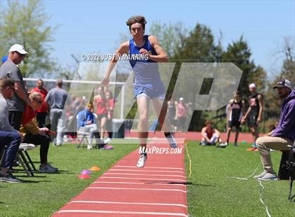 Thumbnail 3 in AAA 4A Regional Track & Field Meet photogallery.