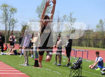 Thumbnail 1 in AAA 4A Regional Track & Field Meet photogallery.