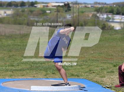 Thumbnail 3 in AAA 4A Regional Track & Field Meet photogallery.