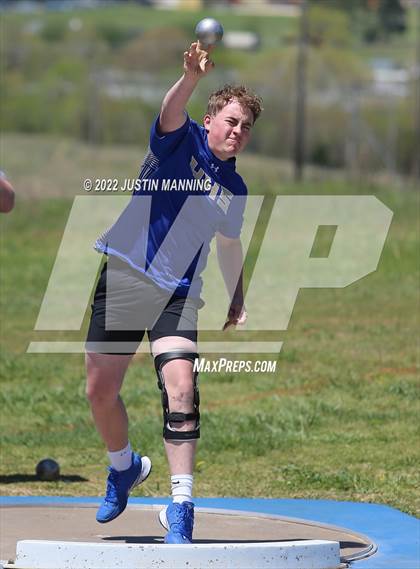Thumbnail 2 in AAA 4A Regional Track & Field Meet photogallery.
