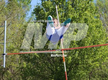Thumbnail 2 in AAA 4A Regional Track & Field Meet photogallery.