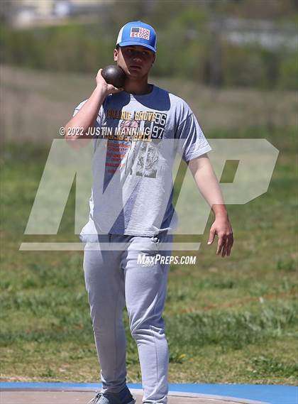 Thumbnail 3 in AAA 4A Regional Track & Field Meet photogallery.