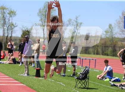 Thumbnail 2 in AAA 4A Regional Track & Field Meet photogallery.