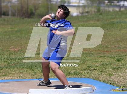 Thumbnail 2 in AAA 4A Regional Track & Field Meet photogallery.