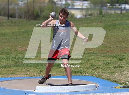 Thumbnail 2 in AAA 4A Regional Track & Field Meet photogallery.