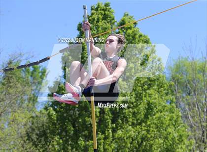 Thumbnail 1 in AAA 4A Regional Track & Field Meet photogallery.