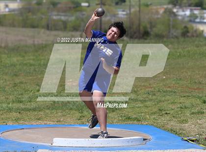 Thumbnail 2 in AAA 4A Regional Track & Field Meet photogallery.