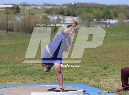 Thumbnail 1 in AAA 4A Regional Track & Field Meet photogallery.