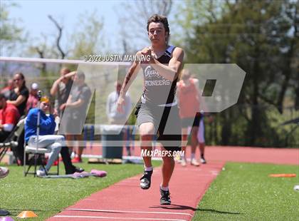 Thumbnail 2 in AAA 4A Regional Track & Field Meet photogallery.