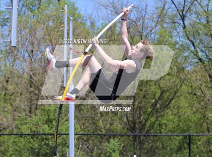 Thumbnail 1 in AAA 4A Regional Track & Field Meet photogallery.