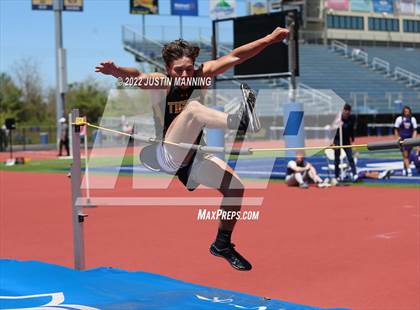 Thumbnail 2 in AAA 4A Regional Track & Field Meet photogallery.