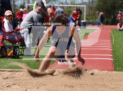 Thumbnail 1 in AAA 4A Regional Track & Field Meet photogallery.