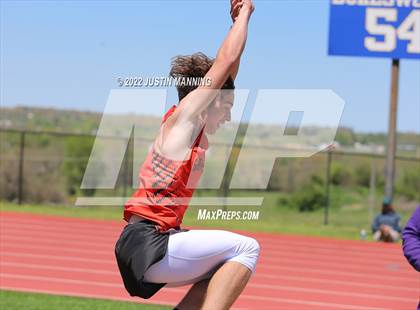 Thumbnail 3 in AAA 4A Regional Track & Field Meet photogallery.