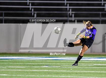 Thumbnail 1 in Red Oak vs. Lake Ridge (UIL 5A Regional Quarterfinal) photogallery.