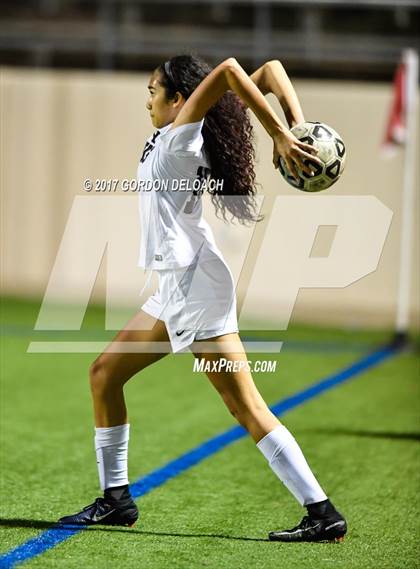 Thumbnail 1 in Red Oak vs. Lake Ridge (UIL 5A Regional Quarterfinal) photogallery.