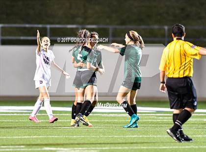 Thumbnail 2 in Red Oak vs. Lake Ridge (UIL 5A Regional Quarterfinal) photogallery.