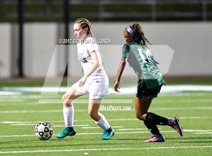 Thumbnail 1 in Red Oak vs. Lake Ridge (UIL 5A Regional Quarterfinal) photogallery.
