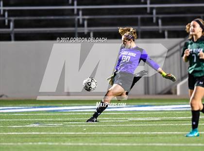 Thumbnail 3 in Red Oak vs. Lake Ridge (UIL 5A Regional Quarterfinal) photogallery.