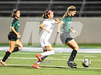 Thumbnail 2 in Red Oak vs. Lake Ridge (UIL 5A Regional Quarterfinal) photogallery.