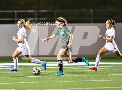 Thumbnail 1 in Red Oak vs. Lake Ridge (UIL 5A Regional Quarterfinal) photogallery.