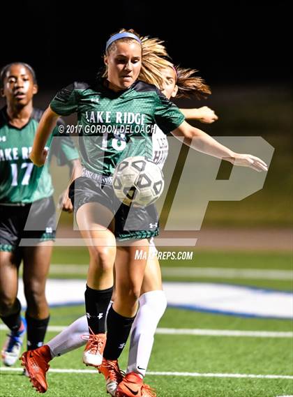 Thumbnail 2 in Red Oak vs. Lake Ridge (UIL 5A Regional Quarterfinal) photogallery.