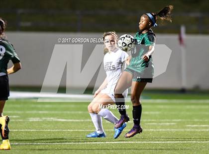 Thumbnail 2 in Red Oak vs. Lake Ridge (UIL 5A Regional Quarterfinal) photogallery.