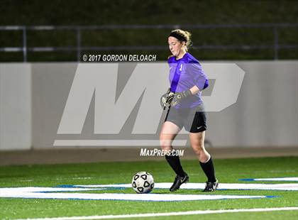 Thumbnail 2 in Red Oak vs. Lake Ridge (UIL 5A Regional Quarterfinal) photogallery.