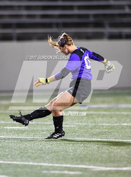 Thumbnail 3 in Red Oak vs. Lake Ridge (UIL 5A Regional Quarterfinal) photogallery.