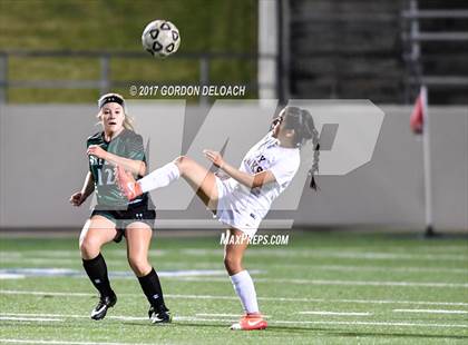 Thumbnail 2 in Red Oak vs. Lake Ridge (UIL 5A Regional Quarterfinal) photogallery.