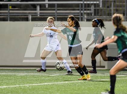 Thumbnail 1 in Red Oak vs. Lake Ridge (UIL 5A Regional Quarterfinal) photogallery.