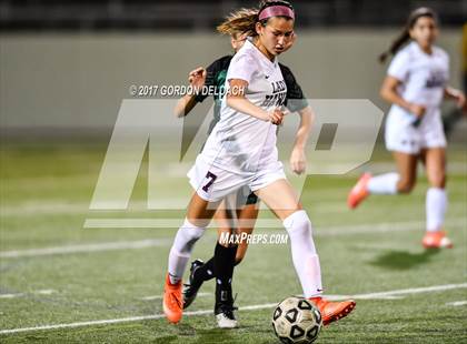Thumbnail 1 in Red Oak vs. Lake Ridge (UIL 5A Regional Quarterfinal) photogallery.