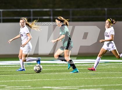 Thumbnail 2 in Red Oak vs. Lake Ridge (UIL 5A Regional Quarterfinal) photogallery.