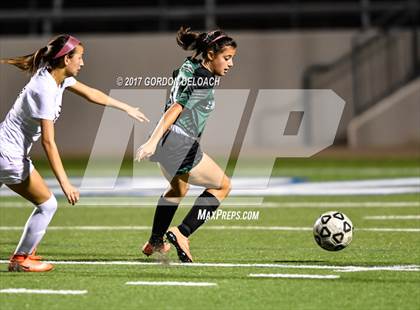 Thumbnail 1 in Red Oak vs. Lake Ridge (UIL 5A Regional Quarterfinal) photogallery.